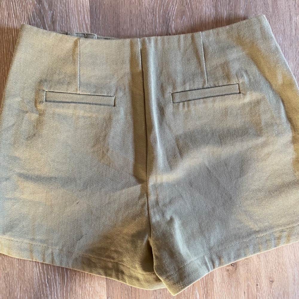 Shorts - Picture 3 of 3